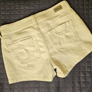 BKE Stella Mid-Rise White Distressed Denim Shorts – Size 26